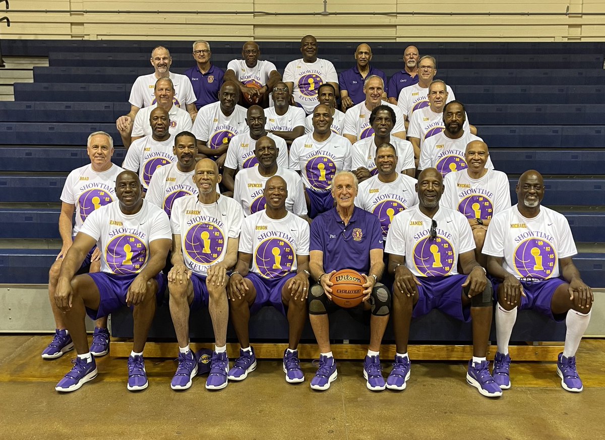 MagicJohnson's tweet photo. Thank you to @Nike for providing the incredible shoes, Showtime Reunion gear, and backpacks for all the players! https://t.co/l1FyqK1k4i