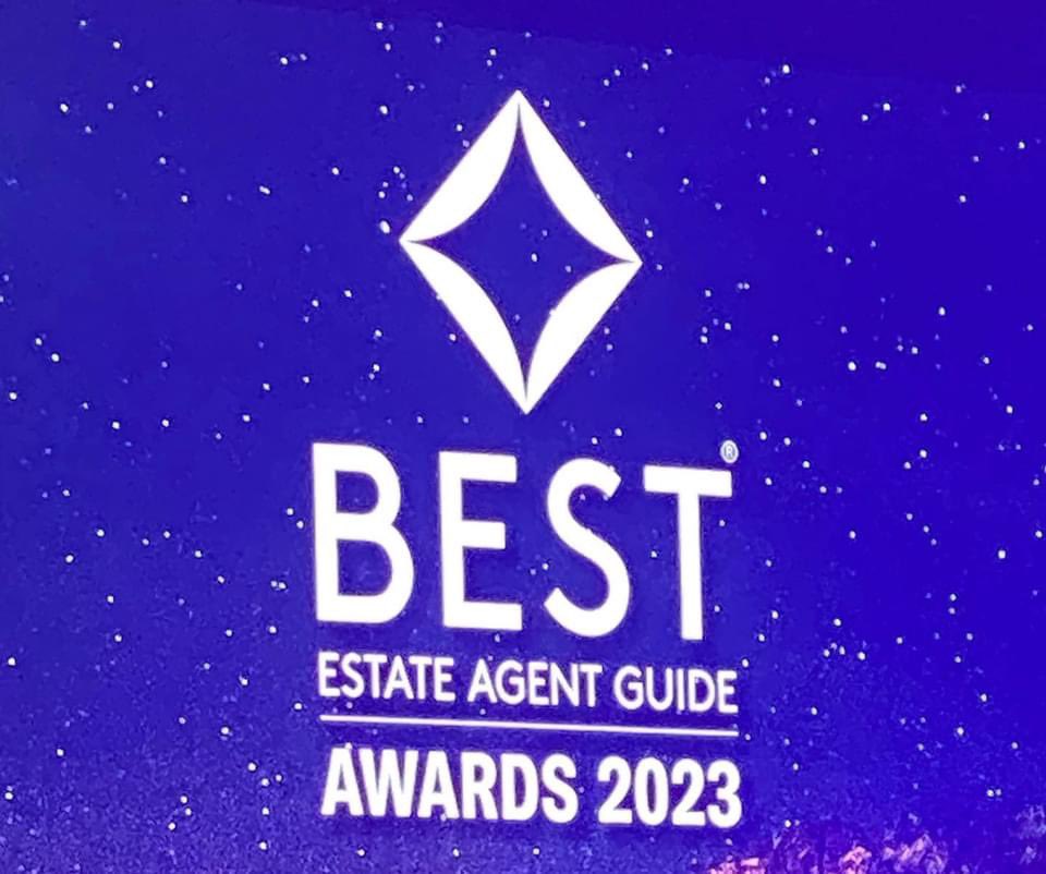 verityfrearson's tweet image. 🥳WE DID IT - DOUBLE GOLD! 🥳So proud of all of the VF team! One of only 2% of agents in the country who won Gold for both sales &amp;amp; lettings at #EAMasters2022 in London today! #bestestateagentguide #estateagentsawards #doublegold #estateagent #harrogate #harrogateestateagents