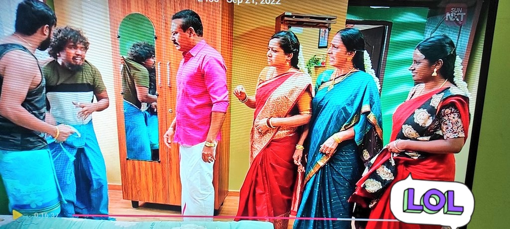 Arjun02520881's tweet photo. @KarupazhagiO @SunTV laughing in serious scene.. 😂😂 https://t.co/x6GsxW49jR