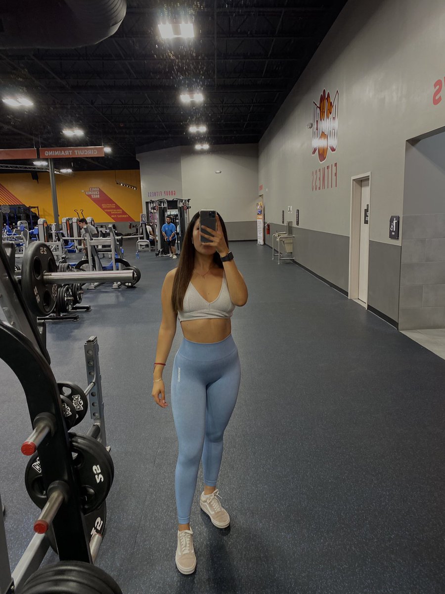 vianeeey_'s tweet photo. couldn’t decide which one ☹️ https://t.co/qaplR79ugr