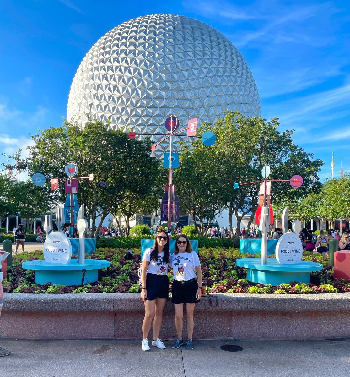 cacaferrari's tweet photo. I'm at EPCOT - @waltdisneyworld in Lake Buena Vista, FL https://t.co/9C5li6dgQ5 https://t.co/clDNmPUip1