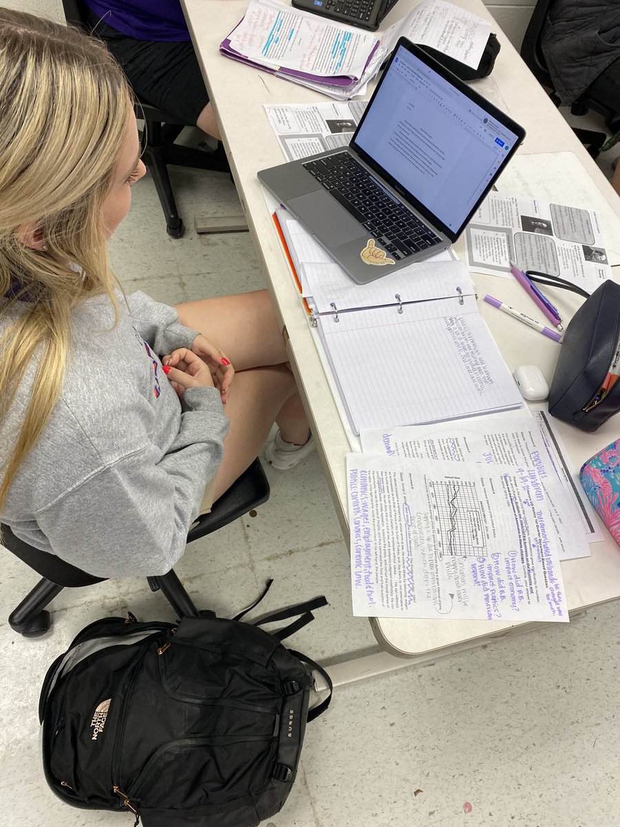 MilliesHistory's tweet photo. Look at all of this analysis and synthesis happening!! Honors is doing the work on their first Extended Response of the year;) #InspireIberville #ThisIsHowWeDoIt https://t.co/NCQiiG4p3D