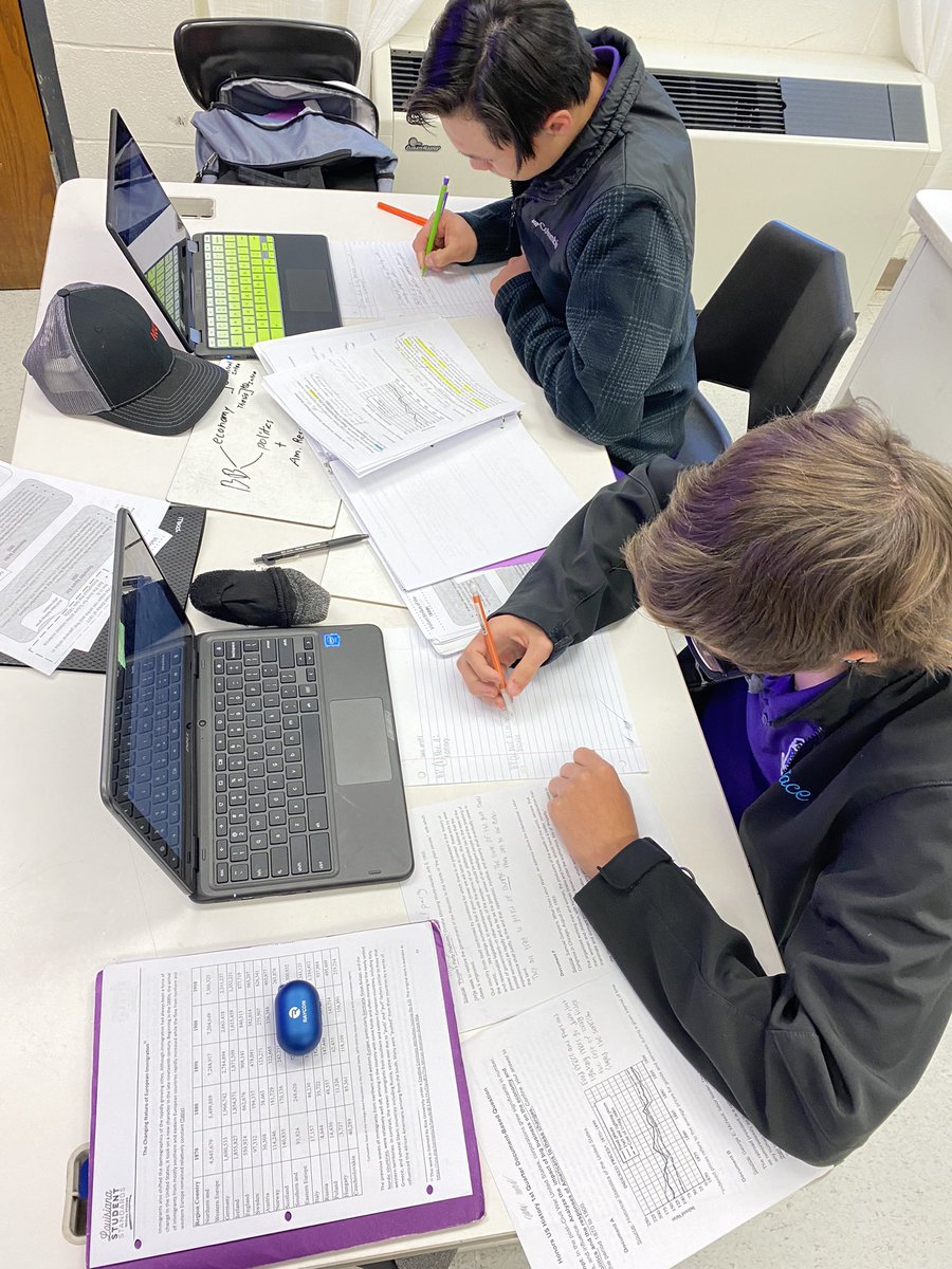 MilliesHistory's tweet photo. Look at all of this analysis and synthesis happening!! Honors is doing the work on their first Extended Response of the year;) #InspireIberville #ThisIsHowWeDoIt https://t.co/NCQiiG4p3D