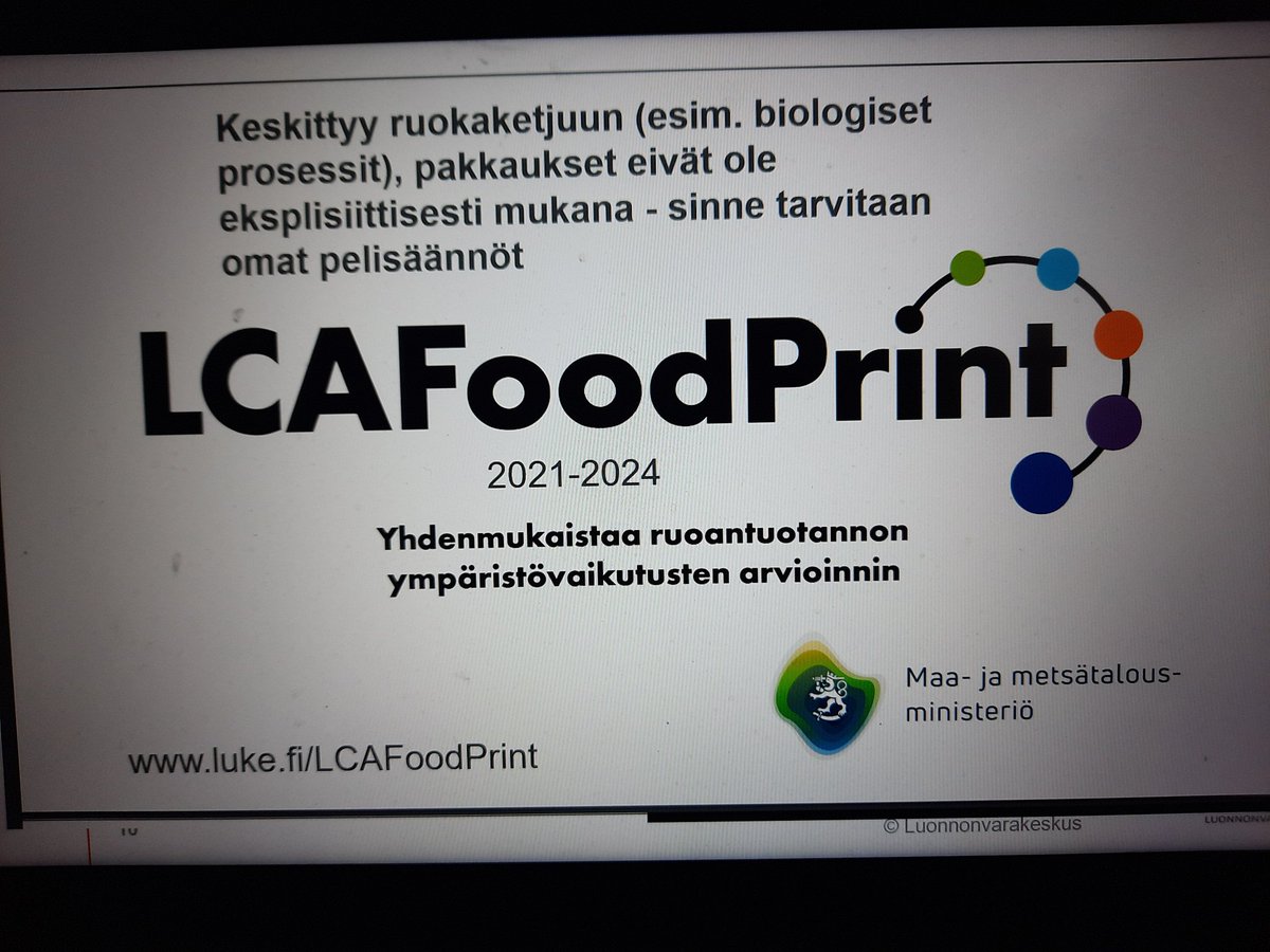 JuhaMatKatajaju's tweet photo. Oli kiva tänään alustaa pakkausalan yrityksille ruoka-pakkaukset-kokonaisuuden moninaisuudesta ympäristösuorituskyvyn arvioinnin kannalta. Pääsin tietty esittelemään mm. #LCAFoodPrint ja #SCORE #PlastLife hankkeita #muovitiekartta. #pakkaus #rooli #muovi #kuitu #biopohjainen https://t.co/CloQVntHvx