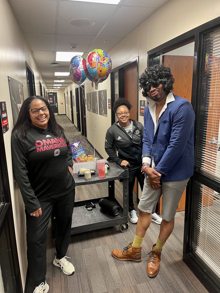 Happy EARLY Birthday to our head coach, <a href="/CarrieBanks10/">Carrie Banks</a> . We appreciate you and hope you enjoy today and tomorrow! 

#EveryoneForOmaha | #OmahaWBB
