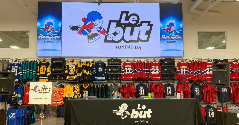 HockeyQuebec's tweet photo. Magnifique initiative de Sports Rousseau! 👏 @LeTrioHockey

Le programme Le BUT vise à fournir l’équipement et à débourser les frais nécessaires pour qu’un maximum de jeunes issus de milieux moins favorisés aient la chance de jouer au hockey.