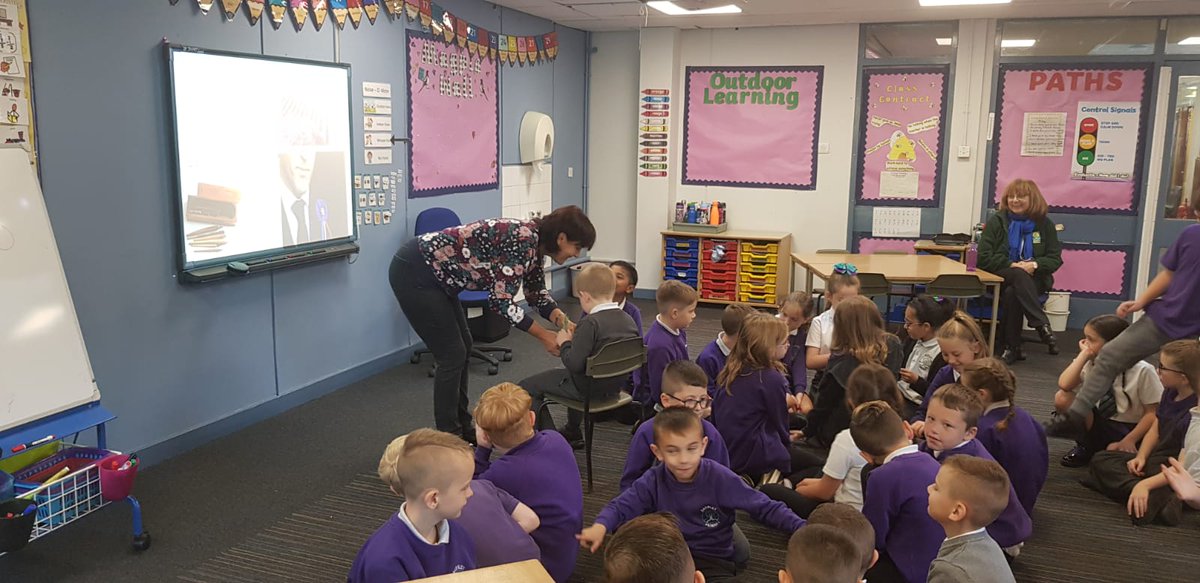 Darnley_Primary's tweet photo. Primary 4 had a very special guest today... Miss Watters' mum! We loved learning all about France and what it was like to grow up there. We also got to learn some nursery rhymes and play some games in French. Merçi Madame Watters! 🇫🇷 https://t.co/BZ1PKtGhGx