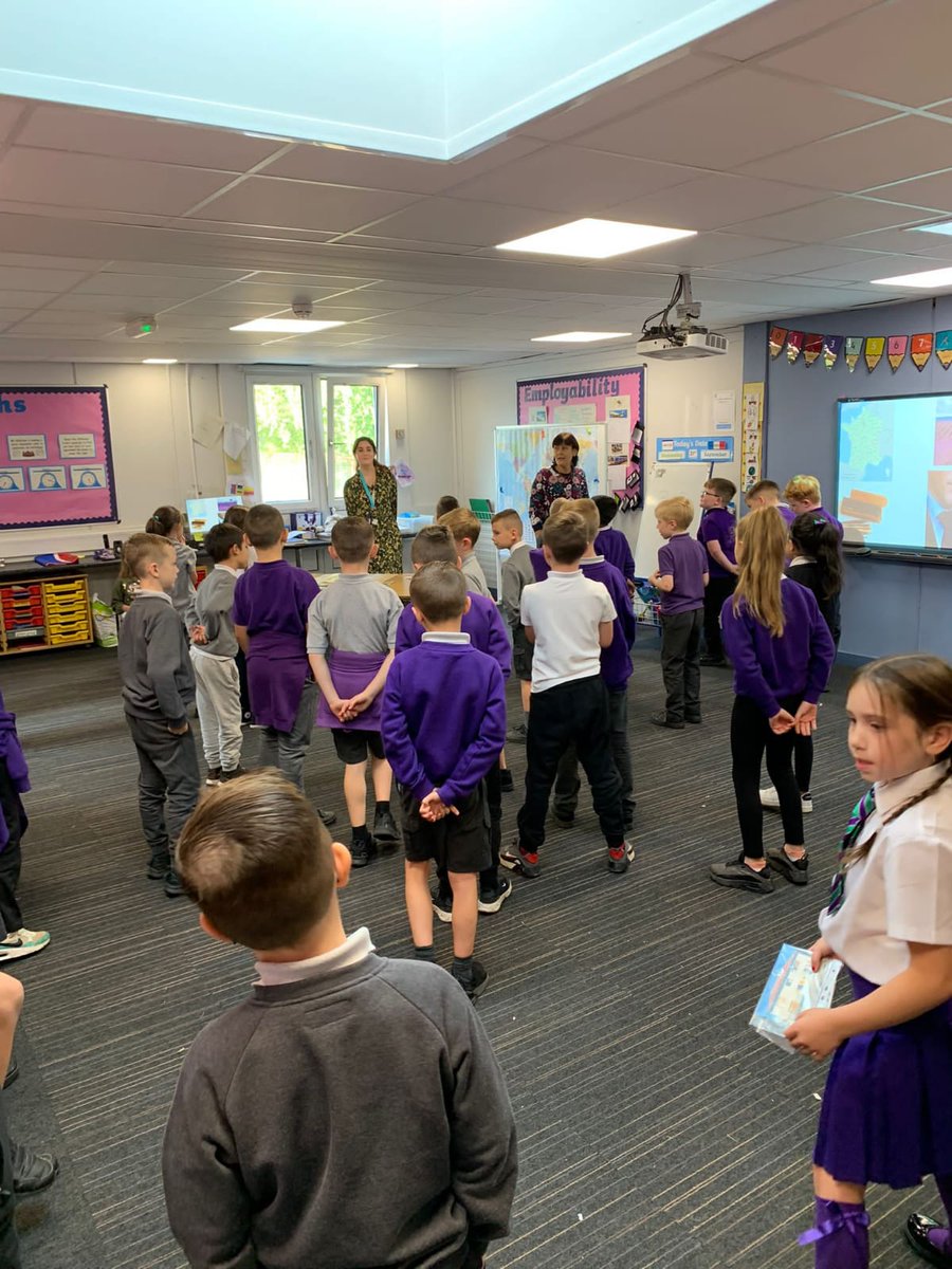 Darnley_Primary's tweet photo. Primary 4 had a very special guest today... Miss Watters' mum! We loved learning all about France and what it was like to grow up there. We also got to learn some nursery rhymes and play some games in French. Merçi Madame Watters! 🇫🇷 https://t.co/BZ1PKtGhGx