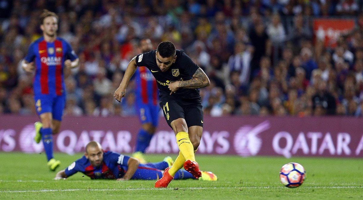 BenditalocuraAt's tweet photo. #TalDiaComoHoy de hace 6 años (21.9.2016) el @Atleti empató 1-1 en el Camp Nou gracias a un gol de @AngelCorrea32. Tras Koke y Oblak es el 4º jugador de la actual plantilla con más partidos jugados (337), habiendo marcado 60 goles. ¡Angelito, siempre en nuestro equipo https://t.co/MsvSuy8DKq