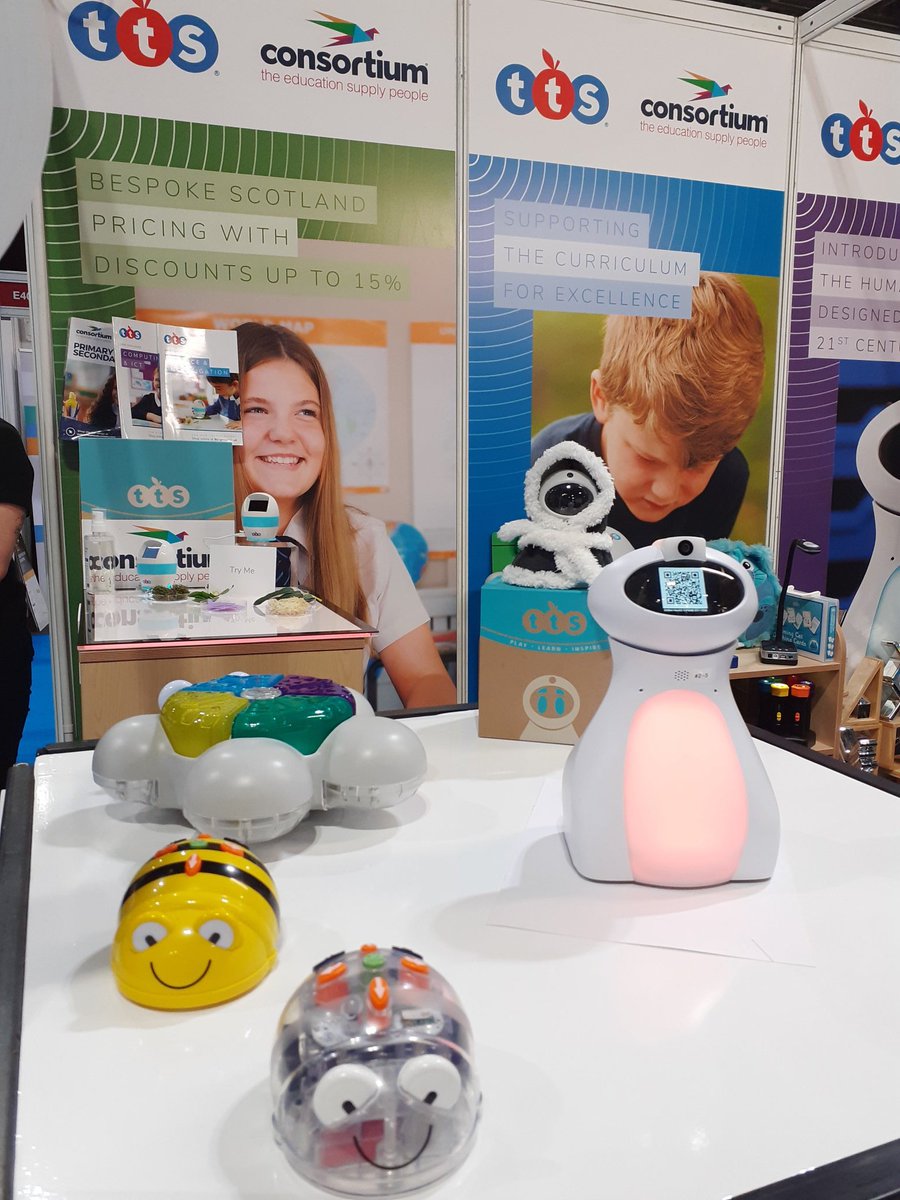 e_tsurtsumia's tweet photo. Having a productive digital day out at Scottish Education Expo #SEE22 Diving into #Robotics &amp; #coding 🤖🤗 #LogInToLearn #CPD #CodeHere https://t.co/Hx9UHJQu7a