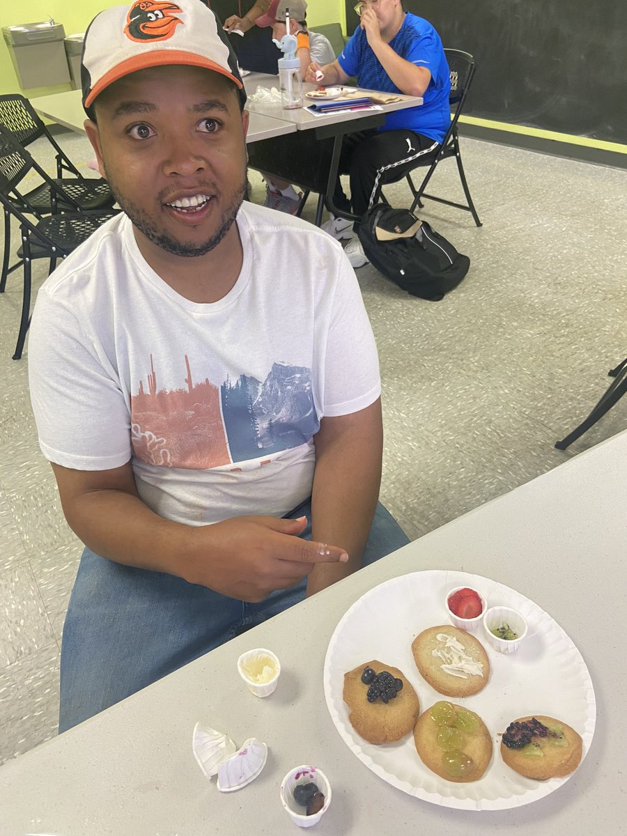 whitehousewow's tweet photo. This week, our cooking club consisted of making mini fruit tarts. So yummy!

🍓🍇🍰

#akron #canton #summitcounty #starkcounty #akrondayservices #dayprogramservices #ohio #directcareprofessional #directcarepositions #cookingclub #funactivities #nowhiringakronohio #hiringohio https://t.co/oMspCvK30j
