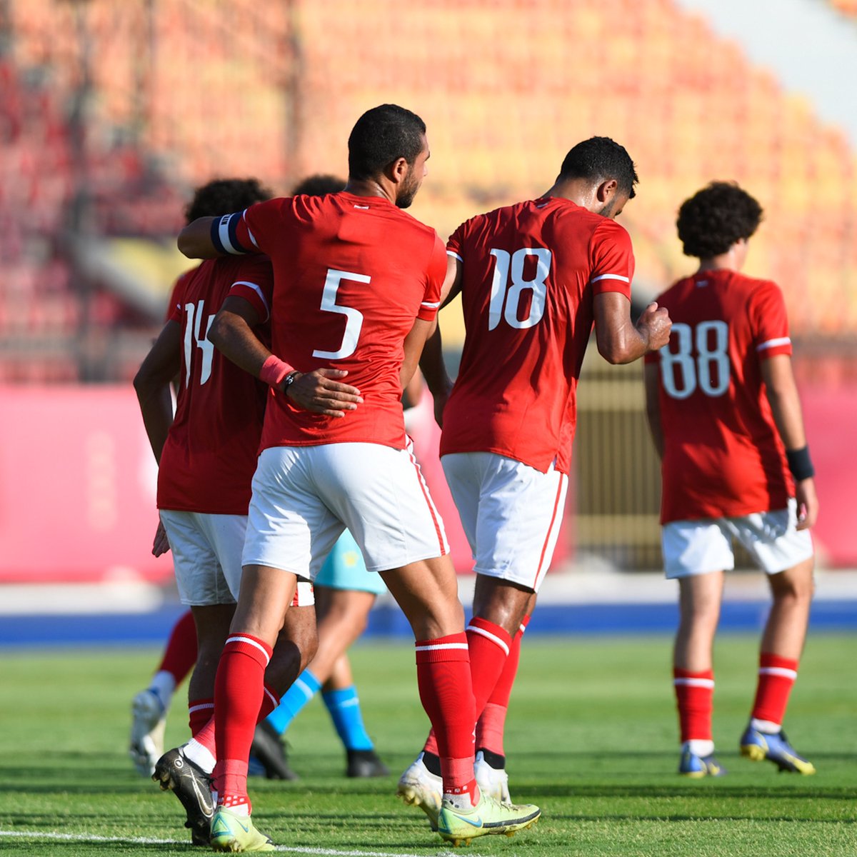 AlAhlyFc1907's tweet photo. 📸| لقطات من فوز فريقنا على حساب بتروجيت وديًا بنتيجة 5-1 🦅 https://t.co/9DkBGokms7