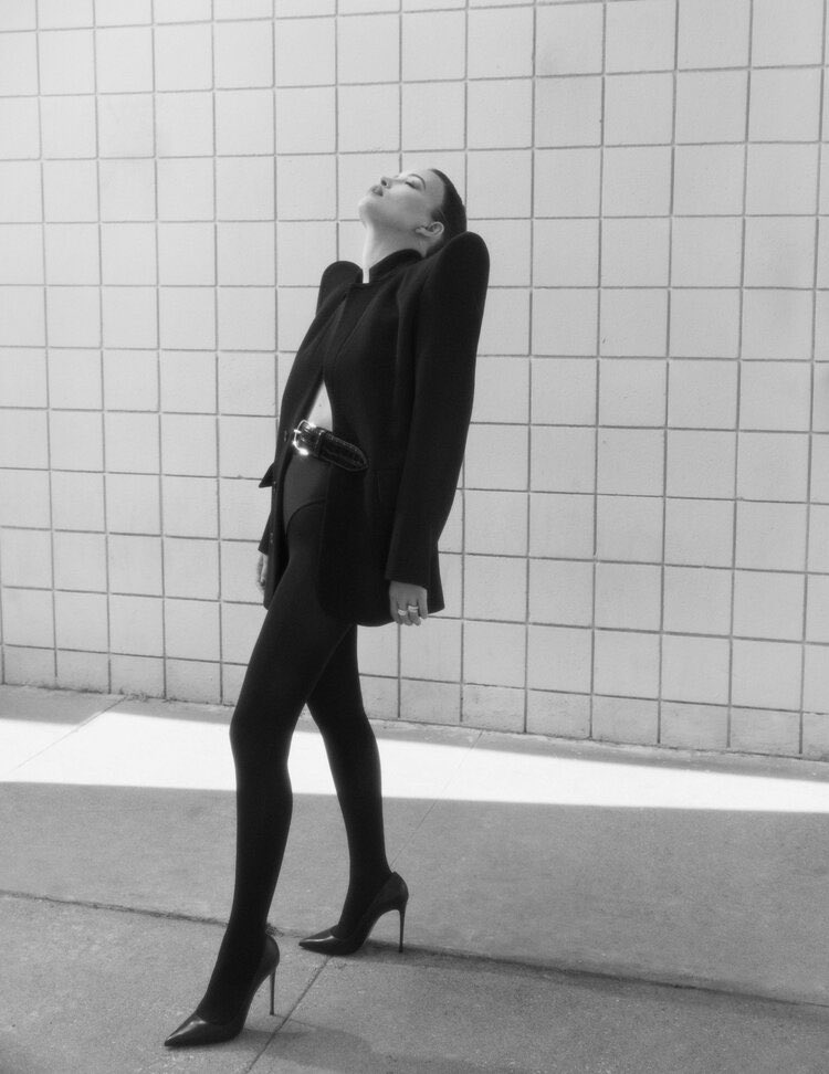 TWDsGirls's tweet photo. فتاة الميلاد في احد جلساتها التصويرية لدى مجلة VOGUE هذه السنة 💛: https://t.co/Zjkl9M7jPl