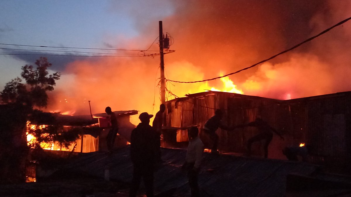 HonJalango's tweet photo. More than 200 Langata residents in Highrise ward going to spend the night in cold after their houses were brought down by fire this evening at around 7.00pm @SakajaJohnson @CapitalFMKenya @ntvkenya @KTNNewsKE @KenyaRedCross @edwinsifuna https://t.co/ucMbXzrzjB