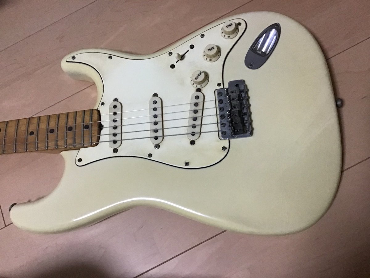 SwampNightMusic's tweet photo. 最近気になる事といえば、世の中値上げラッシュと円安も相まって
ヴィンテージギター他カスタムショップなども値上げしてる印象。
ムスタングも平気で40万超、デュオソニックも50万て！
そしてこのギターもちゃんとメンテして使わないとねー。66年だったか68年だったか？忘れた笑(よっさん) https://t.co/pbhvhwImCG