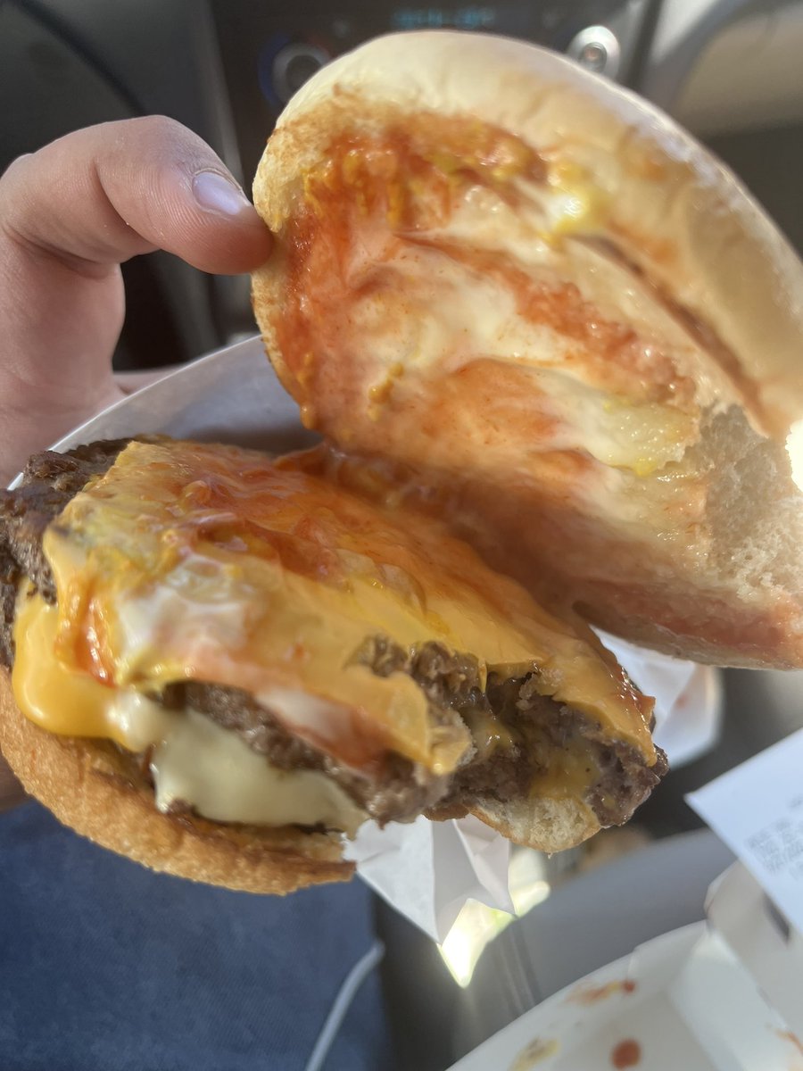 Infini7edeath's tweet photo. @JackBox thanks for the extra bacon in my ultimate bacon cheese burguer
#JackInTheBox https://t.co/6MmNKO7jNx