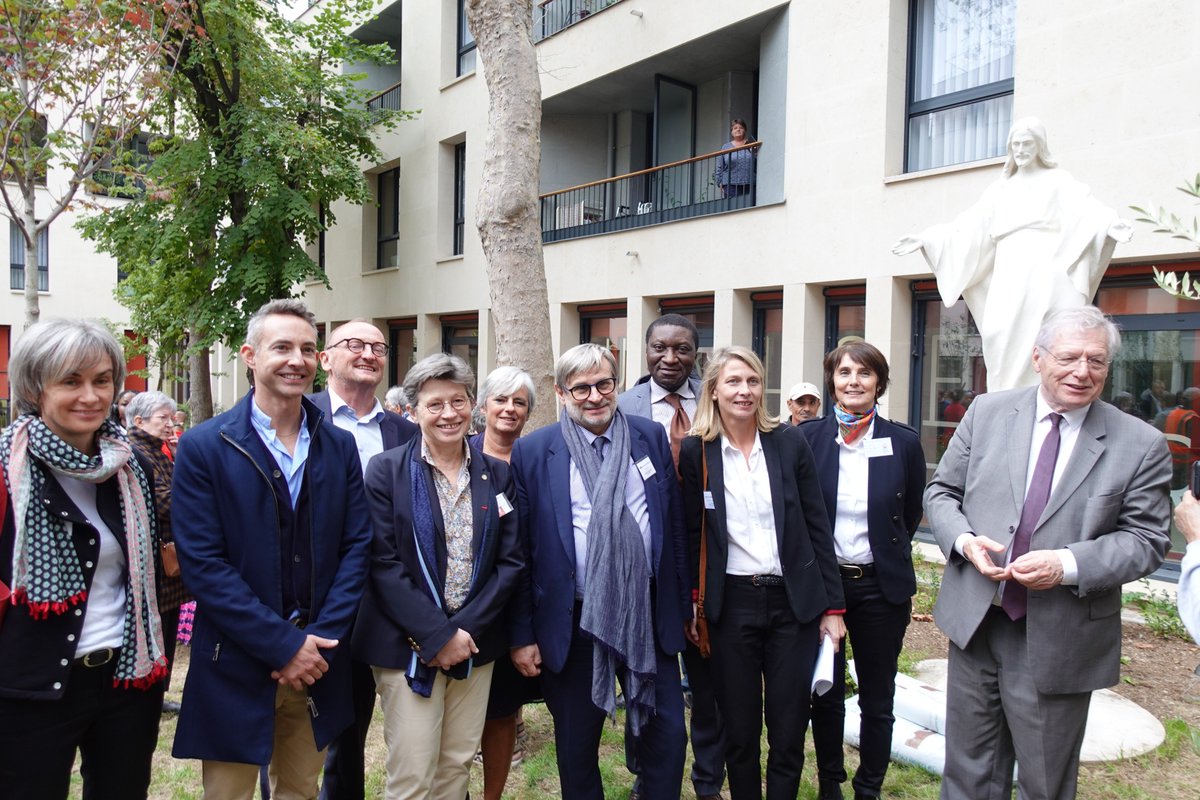 SEQENSofficiel's tweet photo. ✨Seqens Solidarités @HabitatetHumani @vinciimmobilier &amp; la Congrégation des Sœurs de Charité Dominicaines ont inauguré hier la Maison Saint-Charles, symbole de mixité sociale et intergénérationnelle au cœur du 15ème arrondissement de Paris✨
+ d'infos > https://t.co/dMluWl4AON https://t.co/nVk9N91yVM