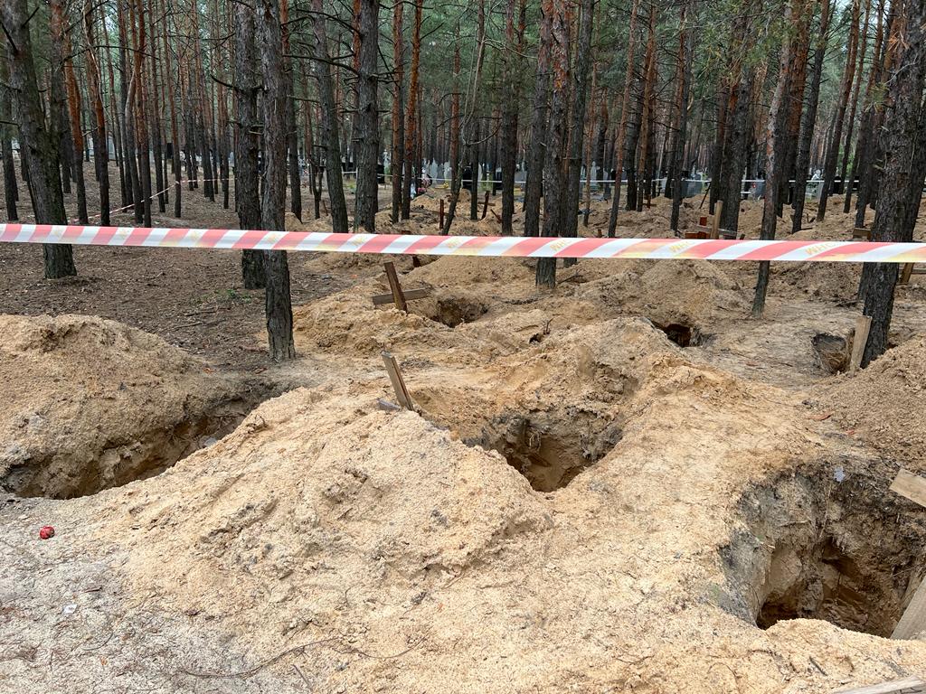 Renew Democracy Initiative (@renew_democracy) on Twitter photo Ukrainians are digging up their fellow citizens from mass graves left in the wake of Russia’s occupation of Izium.
This is what #Russian “liberation” looks like.
<a href="/Renew_Democracy/">Renew Democracy Initiative</a>'s Director of Strategy & Operations <a href="/NoorGreene/">Noor Greene نور</a> is reporting on the ground in #Ukraine. Ukrainians are digging up their fellow citizens from mass graves left in the wake of Russia’s occupation of Izium.
This is what #Russian “liberation” looks like.
<a href="/Renew_Democracy/">Renew Democracy Initiative</a>'s Director of Strategy & Operations <a href="/NoorGreene/">Noor Greene نور</a> is reporting on the ground in #Ukraine.