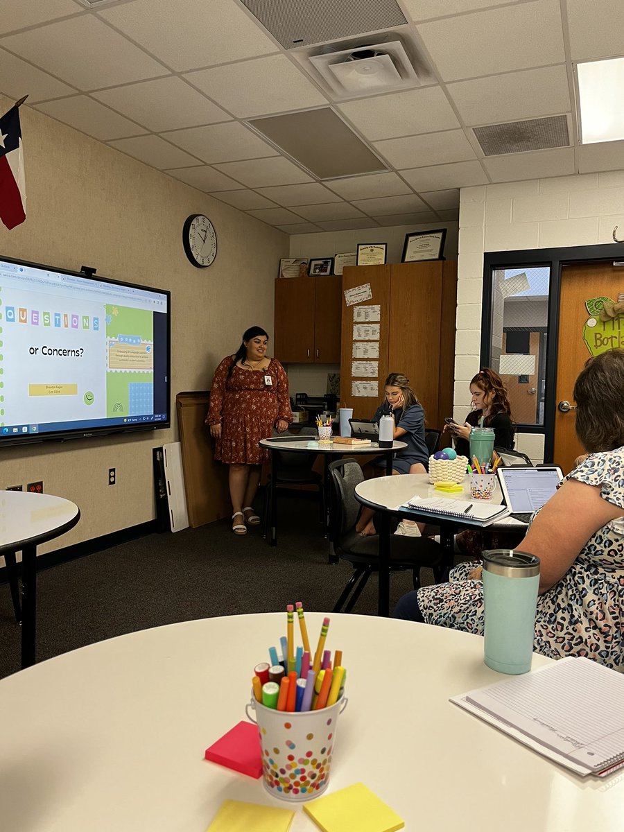 Brenda Alejos directing Ellevation training <a href="/OwensTylerISD/">Owens Tyler ISD</a>.  Always seeking successful student outcomes for all students! <a href="/TylerISD/">Tyler ISD 🏛</a> <a href="/TylerisdBil_ESL/">TylerISD Bil/ESLdept</a> <a href="/Lizbeth_Moore_/">Lizbeth Moore</a>