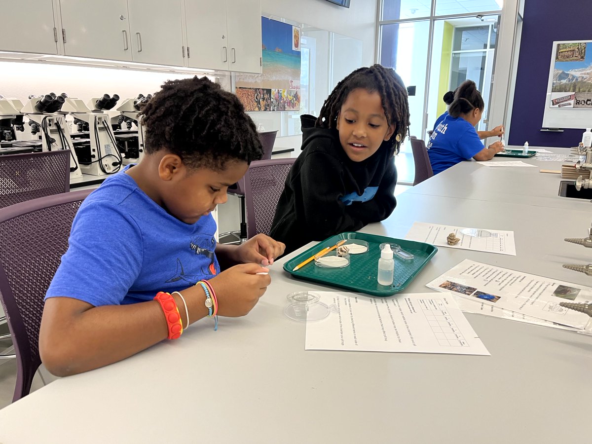 SFASTEMcenter's tweet photo. Elementary student from Diboll and San Augustine Boys &amp; Girls Clubs learned about pill bugs, some of their unique features, and variables that influence their choice of habitat.

#SFASU #STEM #Biology #PillBugs #Habitat #BoysandGirlsClub #ColeSTEMBuilding https://t.co/HnCCjLGQ56