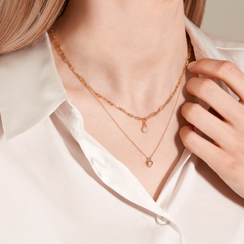 Ruifier's tweet photo. As the seasons change discover timeless chain necklaces that never go out of style ✨ #RUIFIER
