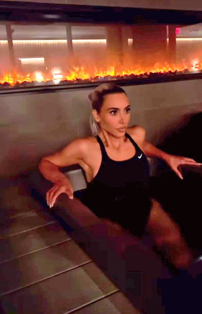 khloekportal's tweet photo. Kim Kardashian today in New York at the "social health club"
#KimKardashian #new #news #club
#RemedyPlace @KimKardashian @remedyplace https://t.co/t4opeHMuVp