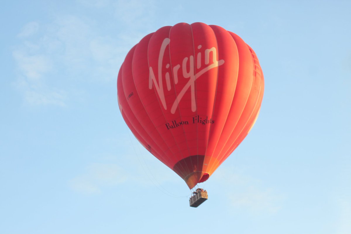 BSballoonpics's tweet photo. Virgin balloons flight this afternoon over Kingswood (21.09.22) @mjballooning https://t.co/WagThUbEBP