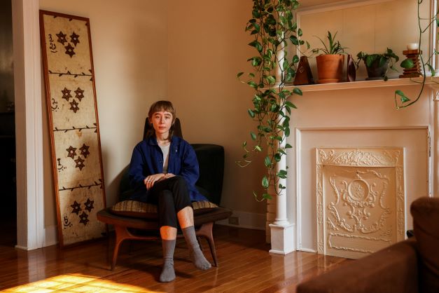 LaurenYoung's tweet photo. Household rents in 2021 jumped 10% from pre-pandemic levels, according to @uscensusbureau estimates, leaving a generation of younger workers behind. 

Important read via @rosehorowitch https://t.co/dR8U6lSTzE https://t.co/YrVboJPZoy