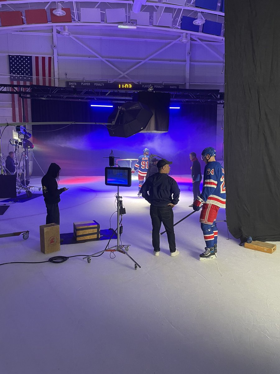 satchsd's tweet photo. Great job by our whole team today at Rangers Content Day! https://t.co/7jrdr9mOU1
