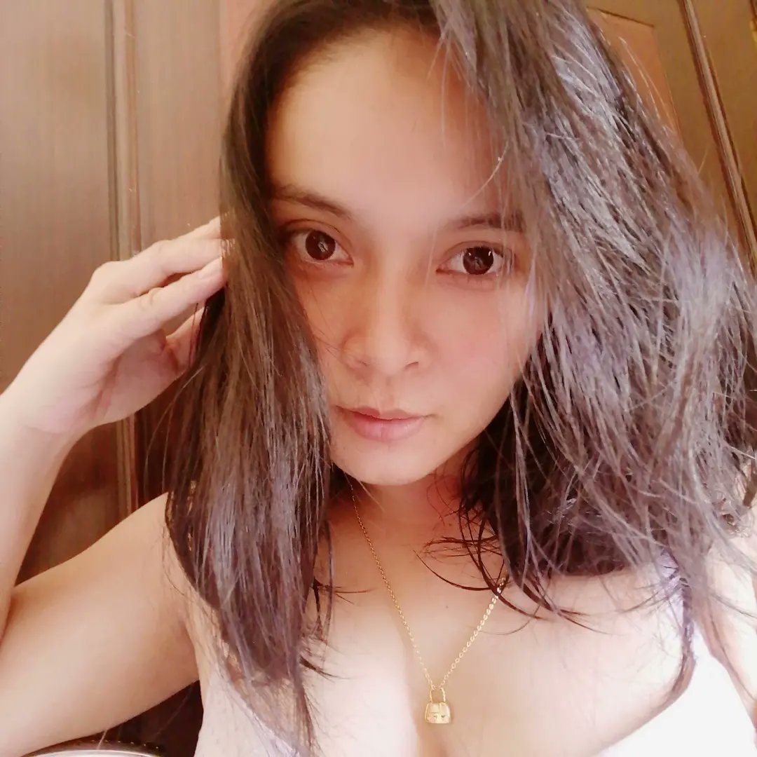 geepretty's tweet photo. 220921 🤍🤍🤍🤍

#prettynele #bisayanafangirl #geedee85 https://t.co/V0EnzZVE63