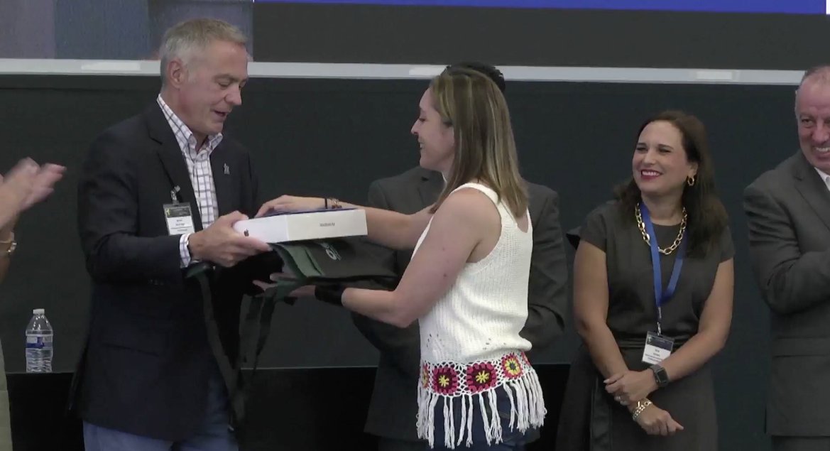 PosgradosITESO's tweet photo. Muchas felicidades a @MarolyDD, ganadora del primer lugar en el Concurso Nacional Tesis en Tres Minutos (3MT), por su trabajo en el Doctorado Interinstitucional en Educación. https://t.co/i8UHqfgg5g