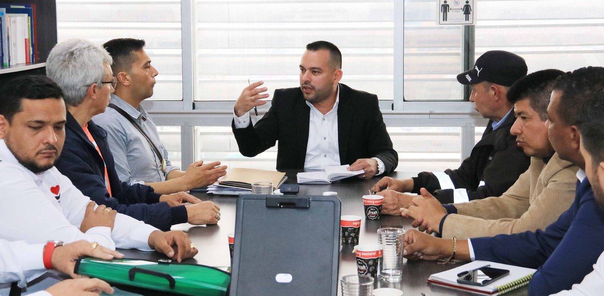MintrabajoCol's tweet photo. #AEstaHora El viceministro de Relaciones Laborales, @PalmaEdwin, en reunión con miembros del Comité Ejecutivo Nacional de la Unión de Trabajadores de Colombia (UTC), donde se plantean inquietudes y propuestas en beneficio de los trabajadores del país. 🇨🇴 https://t.co/9y5TVB28C4