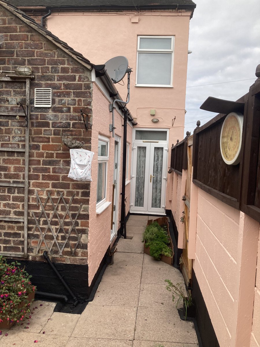 witho_'s tweet photo. Job complete. Stoke. Sandtex salmon pink https://t.co/dgiUOi4S9j