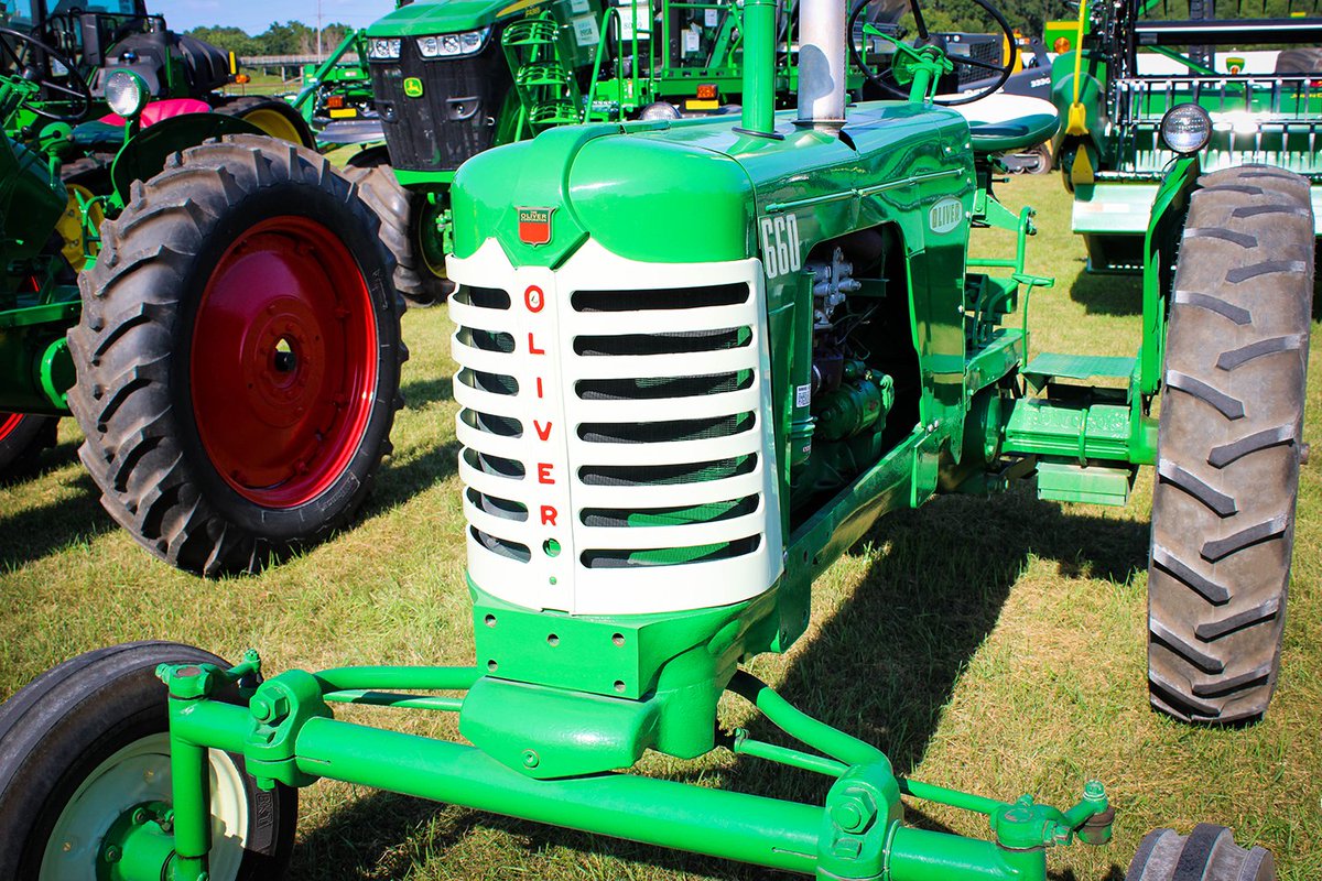 HyCapacity's tweet photo. Who doesn’t love a classic #Oliver660? #WideFrontWednesday https://t.co/bYTWiqYR33