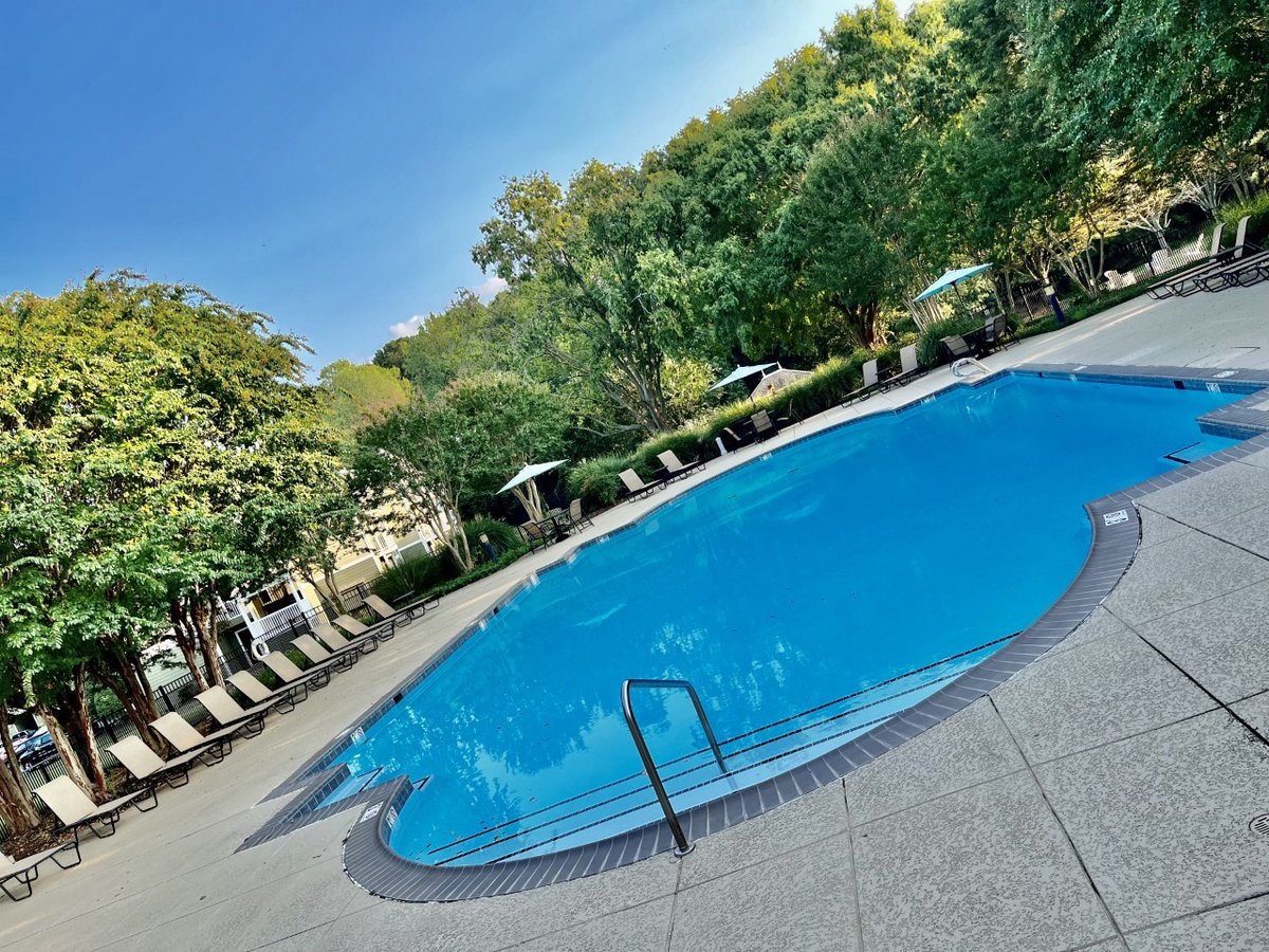 Steeplechase_Ap's tweet image. Fall is just about here. Steeplechase pool will only be open during office hours from now until next Summer. Monday-Friday 9am-6pm and Saturday from 10am-5pm.

#summerover #steeplechasewilliamsburg #poolhours