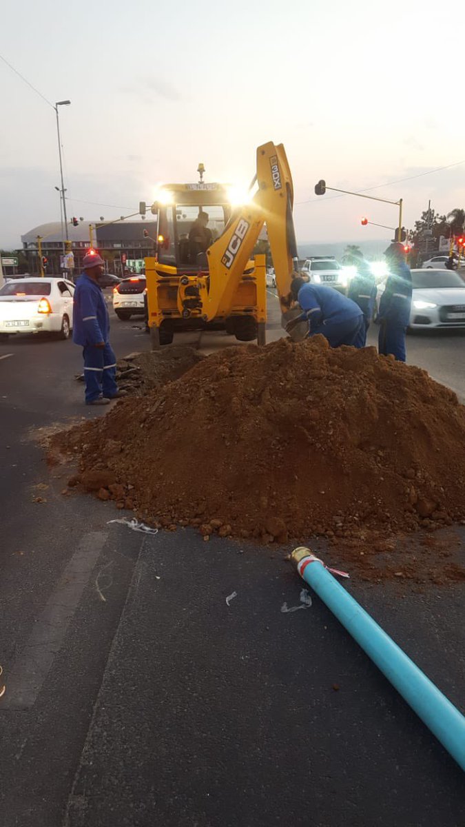 JHBWater's tweet photo. #JoburgUpdates: Repairs underway in Uranium Street #Craigavon #Maroeladal #Witkoppen Outage. ^PM https://t.co/4mcMOf46hn