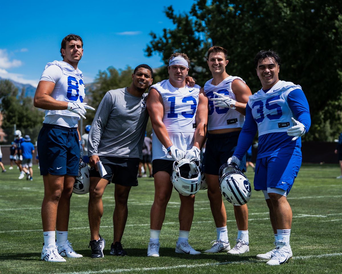 MasenWake13's tweet photo. Ride or die with these dudes. https://t.co/WxM675HxGE