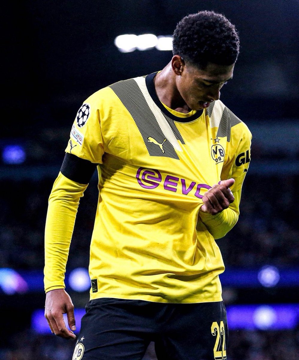 Bvb09_Turkey's tweet photo. Jude Bellingham, Anlık Olarak Bundesliga'nın En Değerli Oyuncusu🔥💛🖤
#BvB09 #BorussiaDortmund #Dortmund https://t.co/EVVxpFckDK