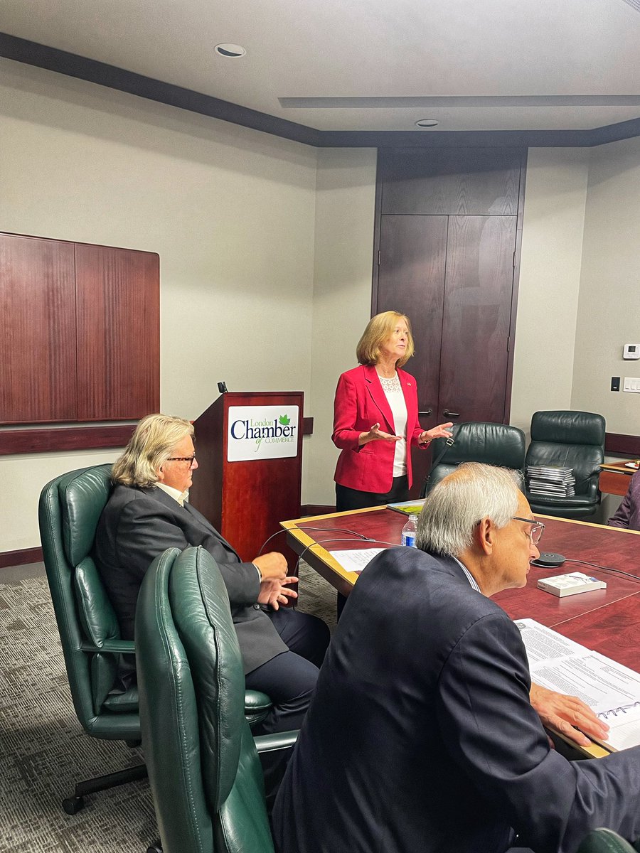 Today we welcomed Consul General Susan R. Crystal of the U.S. Consulate General in Toronto, for a meeting with London business leaders to discuss business interests within the  U.S. #LDNont 
<a href="/usconstoronto/">US Consulate Toronto 🇺🇸🇨🇦</a>