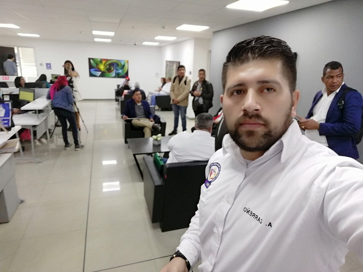 UArauca's tweet photo. Reunión con el Viceministro de trabajo, a fin de tratar temas relacionados con la tercerizacion e intenciones de la UNP de crear platas temporales. @UNPColombia @UNSITRASEGNAL. https://t.co/cfXtXzC8fx