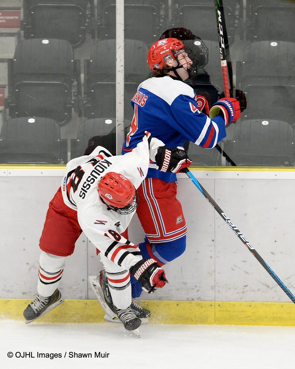 byrnemuir's tweet photo. Fast paced and physical first period has @SpiritJrA and @OakvilleBlades tied at 1 - 1 @OJHLOfficial @ojhlimages @cjhlhockey @OHAhockey1 #leagueofchoice #showcase22 #followthephotogs https://t.co/NaDrIpOwS9