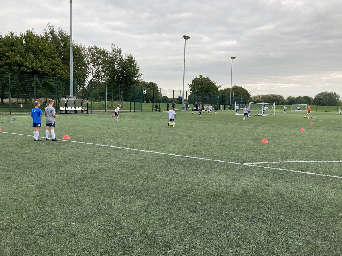 KingsLynnElite's tweet photo. Elite Squad training was thriving tonight, U9-U12 yr olds working hard on transitions. https://t.co/ujMFjUOVqb
