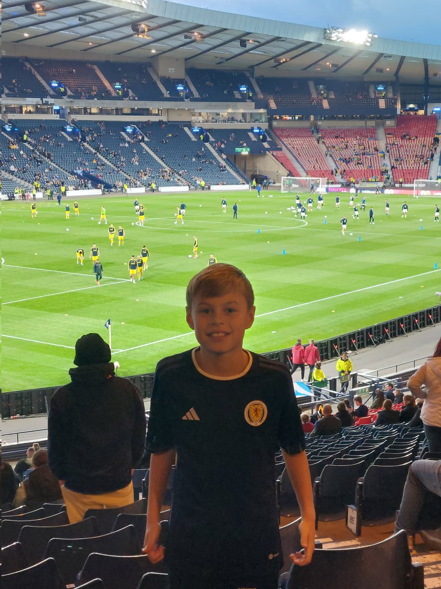 StaceyTrainer's tweet photo. Scotland! Scotland! 🏴󠁧󠁢󠁳󠁣󠁴󠁿⚽️

#SCOUKR #football #Scotland https://t.co/CKDYJ6LmEK