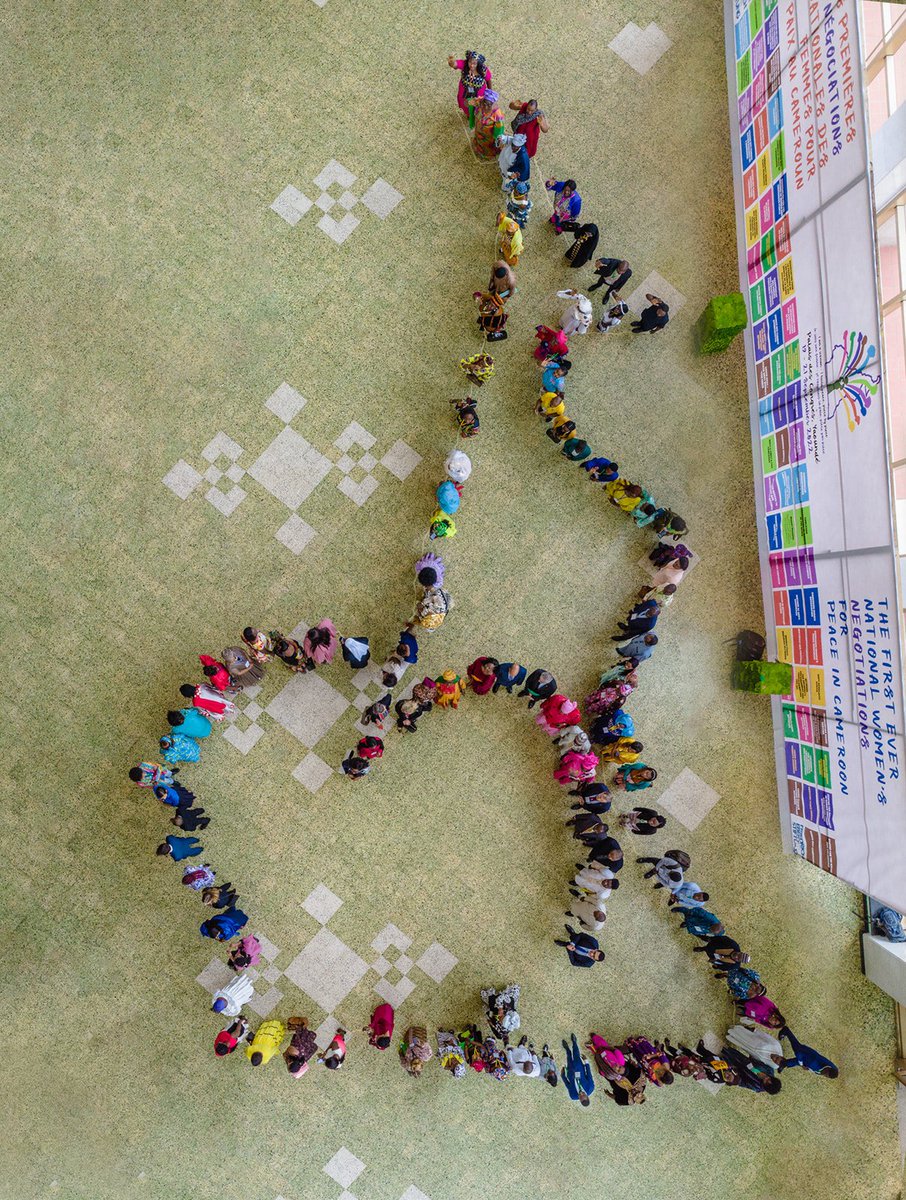 FESKamerun's tweet photo. #PeaceDay : La FES soutient les femmes dans leurs efforts pour la résolution pacifique des conflits au Cameroun. 

Leur initiative de Négociations Nationales mérite plus d'attention et de soutiens pour des solutions durables aux conflits et pour la Paix consolidée au Cameroun. https://t.co/WLjWfWUHwL