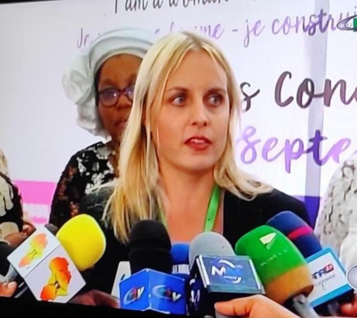 FESKamerun's tweet photo. #PeaceDay : La FES soutient les femmes dans leurs efforts pour la résolution pacifique des conflits au Cameroun. 

Leur initiative de Négociations Nationales mérite plus d'attention et de soutiens pour des solutions durables aux conflits et pour la Paix consolidée au Cameroun. https://t.co/WLjWfWUHwL