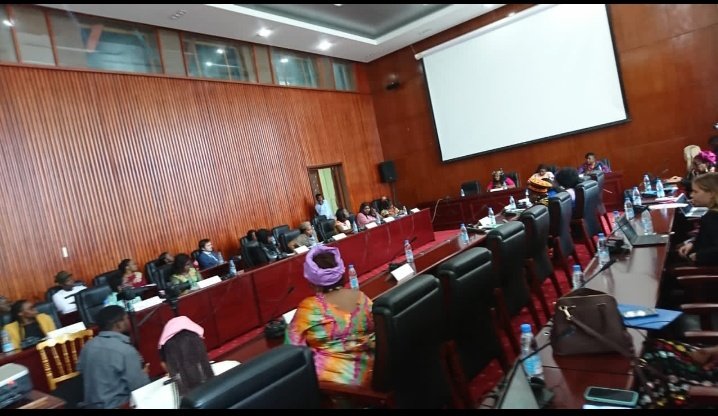 FESKamerun's tweet photo. #PeaceDay : La FES soutient les femmes dans leurs efforts pour la résolution pacifique des conflits au Cameroun. 

Leur initiative de Négociations Nationales mérite plus d'attention et de soutiens pour des solutions durables aux conflits et pour la Paix consolidée au Cameroun. https://t.co/WLjWfWUHwL