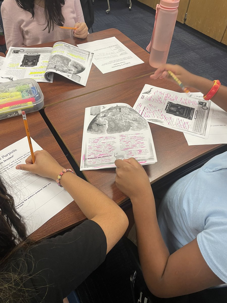 MsAitkenMPE's tweet photo. Working collaboratively to determine which details in our text helped us find the author’s purpose. #MidwayParkElementary #ParrotPride https://t.co/2wb79Topv1