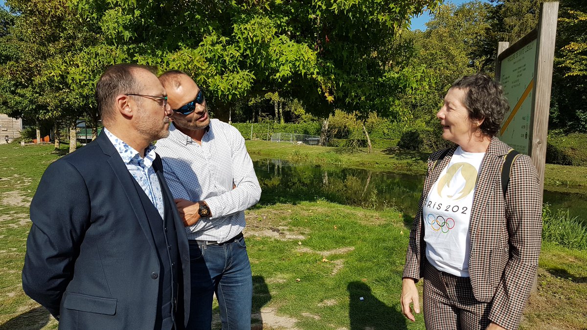 dsden_80's tweet photo. #JNSS2022 🏃‍♂️: Gilles Neuviale, #DASEN80 était à la base nautique de #Loeuilly 🚣‍♀️avec #IAIPR#EPS, le DR et son adjointe @AmiensUnss. 🚴‍♂️1 dizaine de collèges/lycées du bassin amiénois se sont retrouvés pour faire découvrir aux élèves les sports de pleine nature🎯. @AmiensEps https://t.co/AsvDaZoEOU