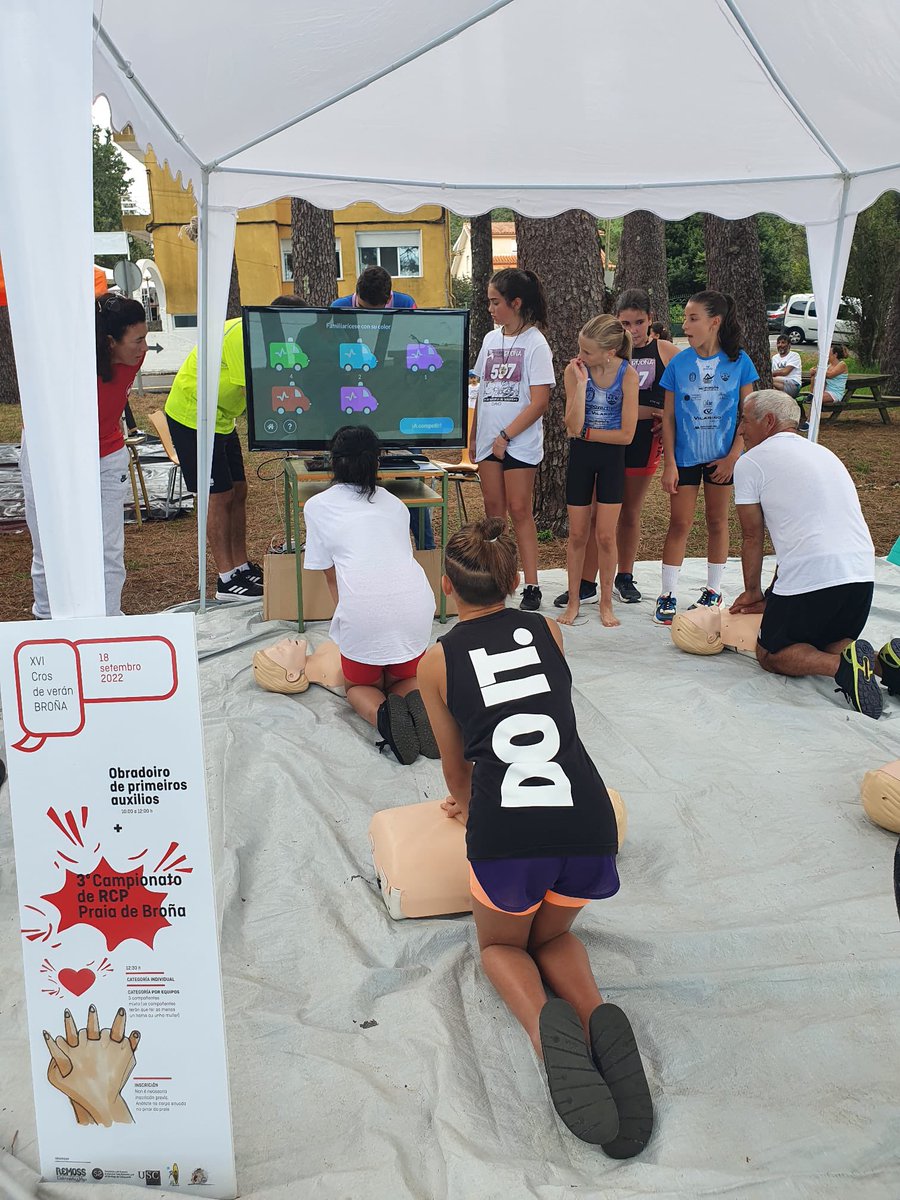 gercppyn's tweet image. El 18/09 se celebró en la playa de Broña el Cross. Se ha integrado en el programa nutrición saludable, ejercicio físico y tb primeros auxilios (#rcp básica, uso de DEA) Estas actividades han tenido una gran aceptación, especialmente niños y adolescentes el @gercppyn 👏🏻el acto