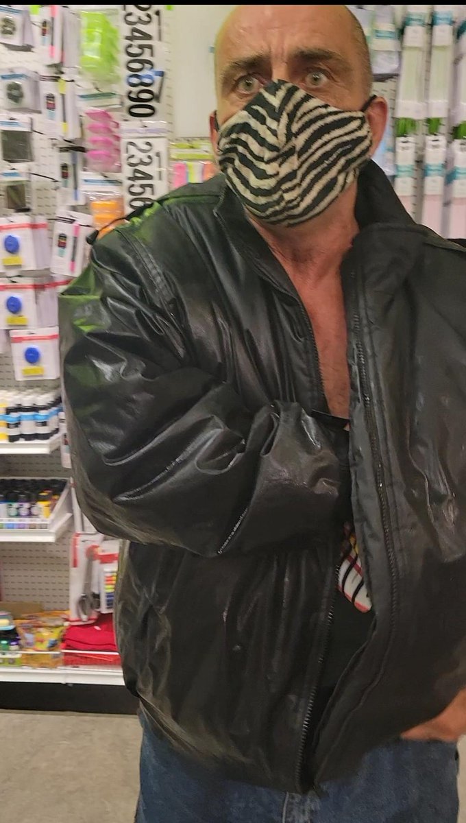 Can you identify this individual? They are believed to be responsible for a robbery at an east end business in St. John's. 

If you have information to assist, please contact the RNC at 729-8000. To make an anonymous report, reach out to <a href="/NLCrimeStoppers/">NL Crime Stoppers</a>. 

#YourRNC File 22-42518